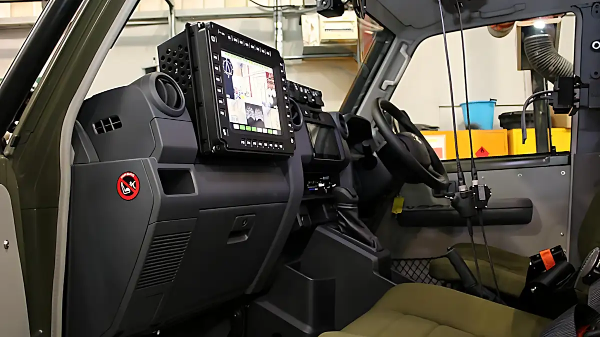 Land Rover do Exército Britânico será substituído após 70 anos por veículo baseado na Toyota Hilux