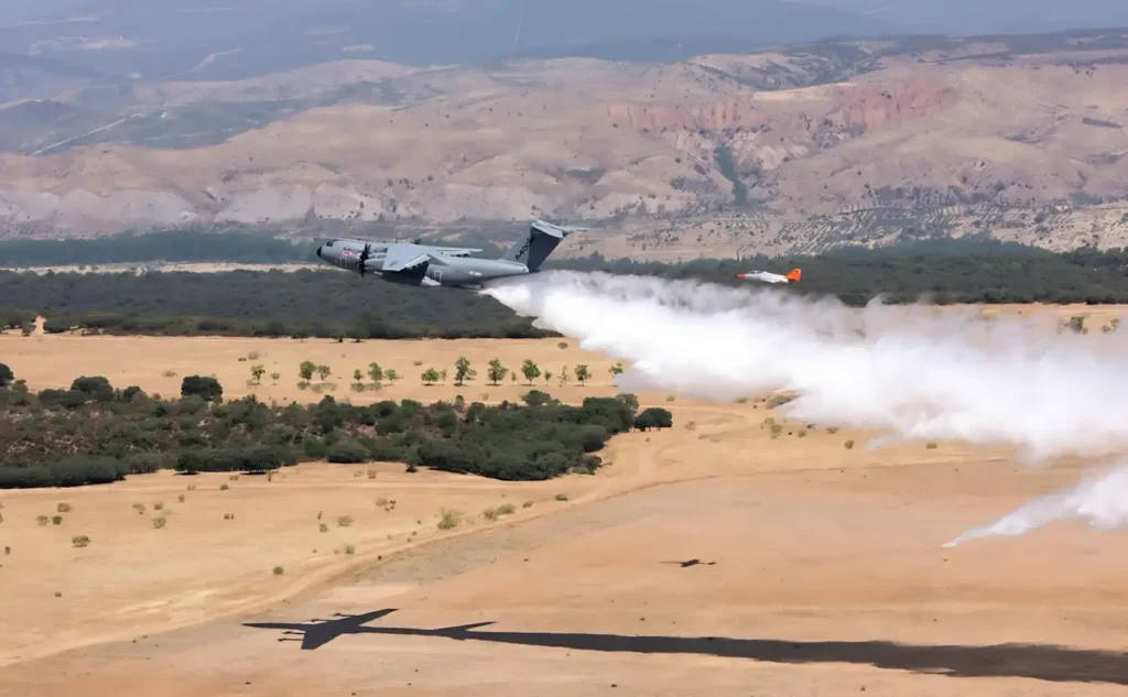 Airbus A400M para combater incêndios florestais é testado por França e Espanha com kit de 20 mil litros