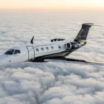 Embraer lança Phenom 300EV com pouso automático de emergência e 195 kg a mais de carga útil